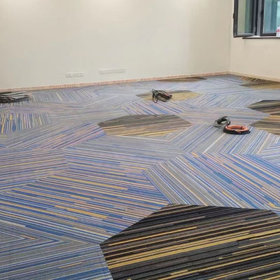 Commercial Room Plush Printed Luxury Carpet Piastrelle 50x50 60.96x60.96 Piastrelle Hotel Carpet