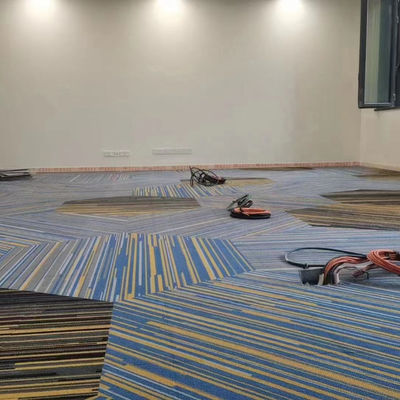 Commercial Room Plush Printed Luxury Carpet Piastrelle 50x50 60.96x60.96 Piastrelle Hotel Carpet