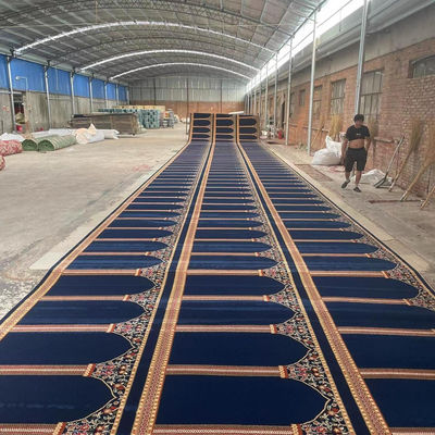 Rollo di tappeto della moschea lavabile a mano o a macchina in qualsiasi colore per la preghiera da muro a muro