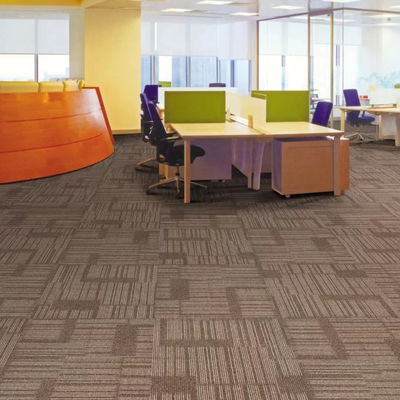Spessore totale 6±1 mm 100% Nylon 50x50 Piastrelle per tappeti per ufficio Ambiente commerciale