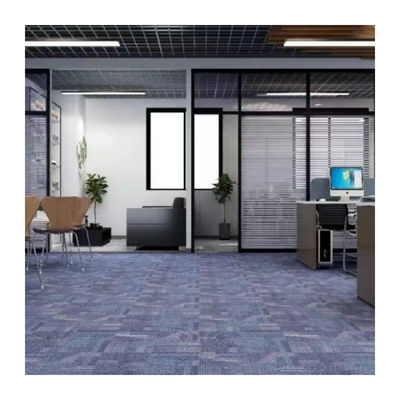 Tappeto per ufficio modulare in PP Piastrelle di tappeto rimovibili di lusso 50x50 con disegno puzzle