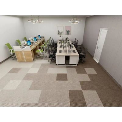 Soluzione per pavimenti per uffici con disegni puzzle e piastrelle di tappeto in nylon a bassa altezza di pila
