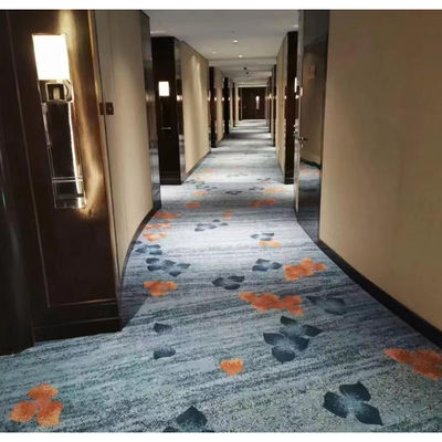 Disegno quadrato tappeto impermeabile da parete a parete 80% lana 20% nylon per pavimenti commerciali