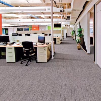 Moderno stile 50x50 quadrato PE tappeti di ufficio di sostegno per uffici commerciali occupati