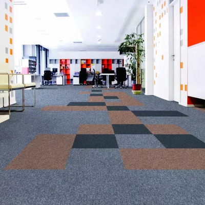 Moderno stile 50x50 quadrato PE tappeti di ufficio di sostegno per uffici commerciali occupati