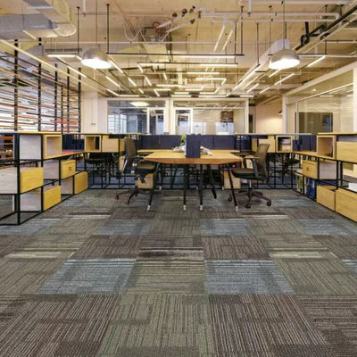 Commercial Office Modular PE Backing Carpet Tiles 50x50 con puzzle a modello quadrato