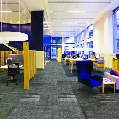 Commercial Office Modular PE Backing Carpet Tiles 50x50 con puzzle a modello quadrato
