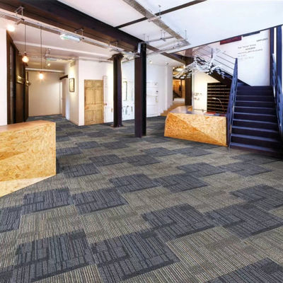 Commercial Office Modular PE Backing Carpet Tiles 50x50 con puzzle a modello quadrato