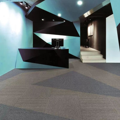 Piastrelle per tappeti in fibra di PP al 100% per uffici commerciali moderni Stile e design classici