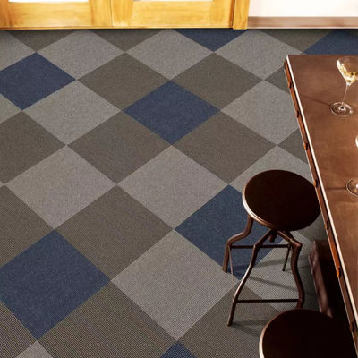 Piastrelle per tappeti in fibra di PP al 100% per uffici commerciali moderni Stile e design classici
