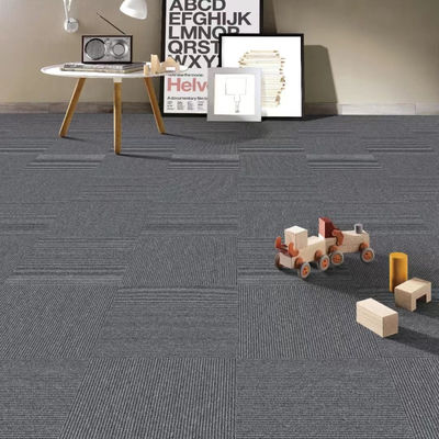 Piastrelle per tappeti in fibra di PP al 100% per uffici commerciali moderni Stile e design classici
