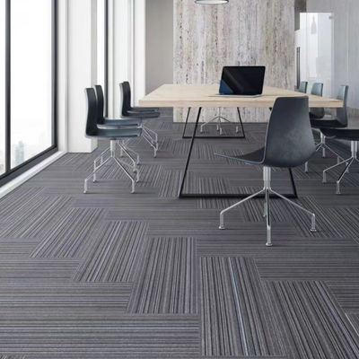 Moderne piastrelle per tappeti in nylon per uffici commerciali 3,5 mm Altezza di pila 550 g Peso tuffato